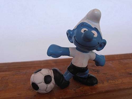 20068 Football Player Smurf, Vintage Smurfs figure, Shipping will only be charged once!