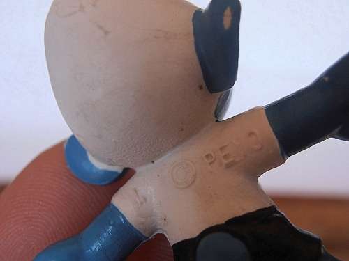 20068 Football Player Smurf, Vintage Smurfs figure, Shipping will only be charged once!