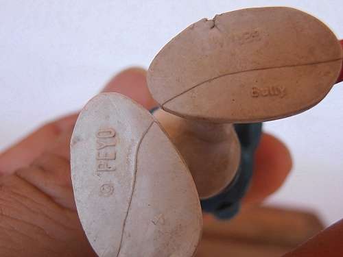 20110 Hairdresser Smurf, DAMAGED, Vintage Smurfs figure, Shipping will only be charged once!