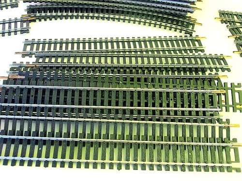 Vintage Lima tracks, 12 straight, 14 curves (12+2), 3 slip points, HO scale