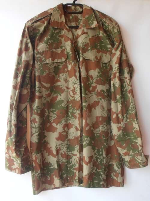 Vintage camo army shirt, excellent condition, bright colours, XL
