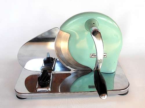 Beautiful vintage Pineware bread slicer, nice condition