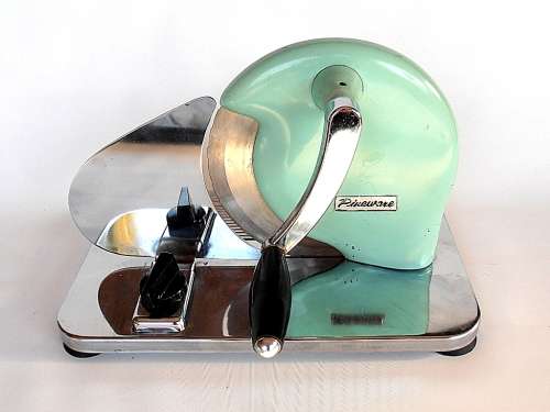 Beautiful vintage Pineware bread slicer, nice condition