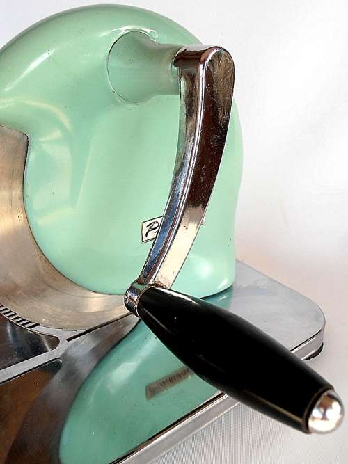 Beautiful vintage Pineware bread slicer, nice condition