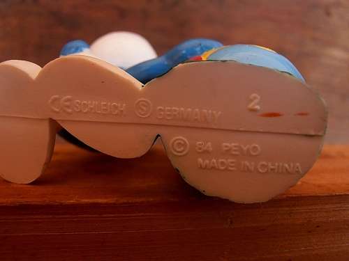 520514 Smurf with Easter Egg (red bow), Vintage Smurfs figure, Shipping will only be charged once!