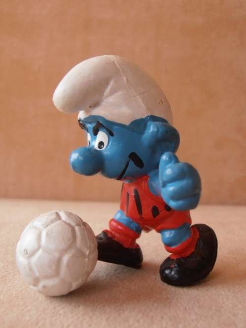20035 Footballer Smurf, vintage Smurfs figure. Shipping will only be charged once!