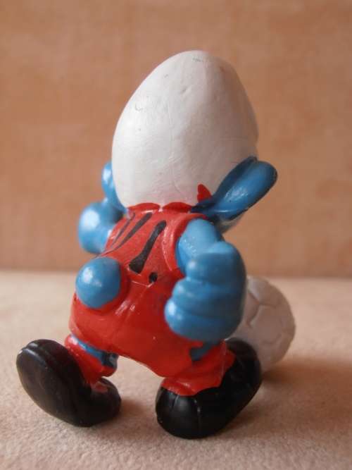 20035 Footballer Smurf, vintage Smurfs figure. Shipping will only be charged once!