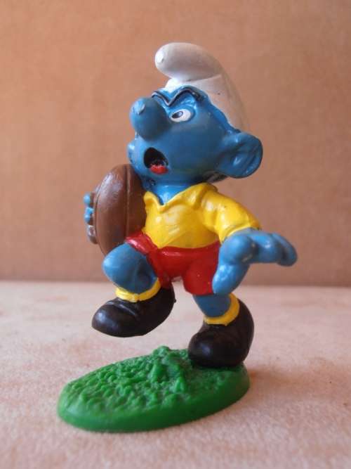 20065 Rugby Smurf, vintage Smurfs figure. Shipping will only be charged once!