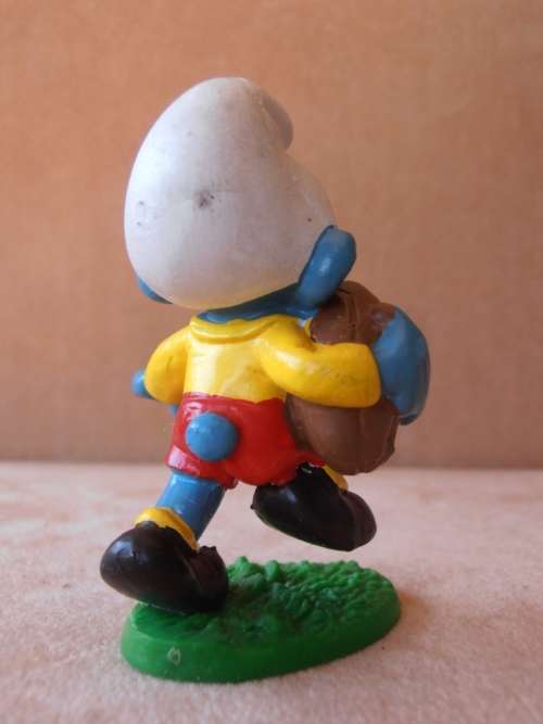20065 Rugby Smurf, vintage Smurfs figure. Shipping will only be charged once!