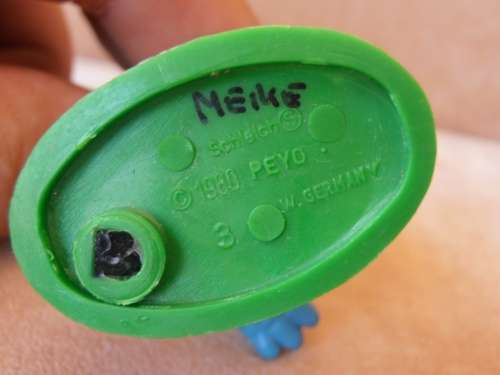 20065 Rugby Smurf, vintage Smurfs figure. Shipping will only be charged once!