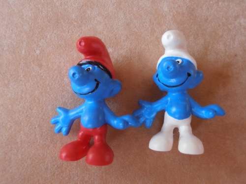 ***FAKE SMURFS*** 2x Normal Smurfs, very collectible, Knock-off Smurf figure.