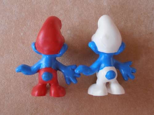 ***FAKE SMURFS*** 2x Normal Smurfs, very collectible, Knock-off Smurf figure.