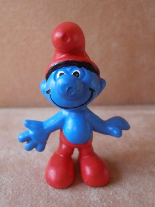 ***FAKE SMURFS*** 2x Normal Smurfs, very collectible, Knock-off Smurf figure.