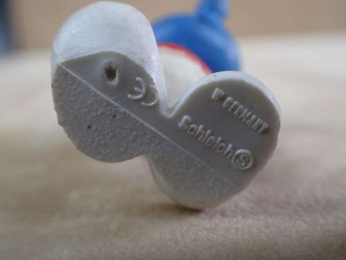 20402 Slouchy Smurf, vintage Smurfs figure. Shipping will only be charged once!