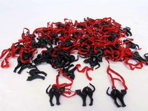 Vintage lot of approx. 50 black plastic cats, Colombia mid 1970's, WENDYHOUSE-MANIA!