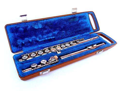 Vintage Yamaha YFL 22S Silver Flute high quality very nice condition original hard case