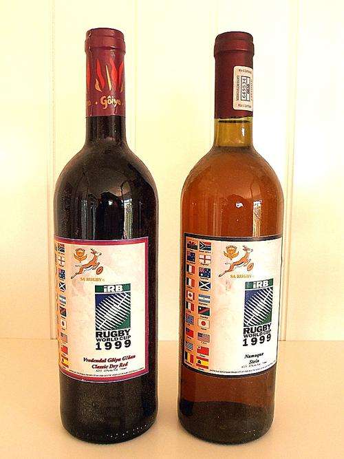 2 x RUGBY WORLD CUP 1999 wine, nice collectible set, one red, one white
