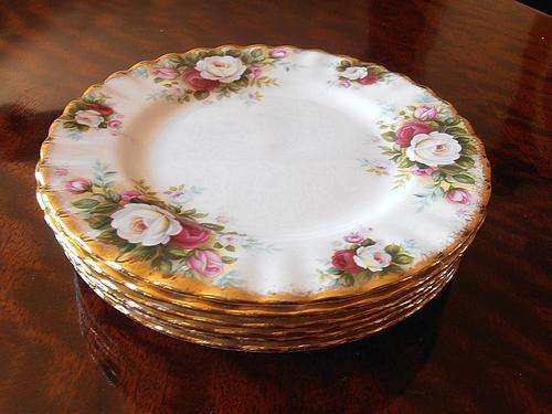 Six ROYAL ALBERT "Celebration" side plates, diameter 16 cm, excellent condition