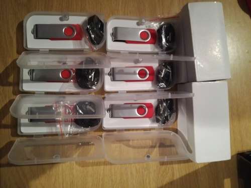 6 x USB 2.0 - Branded flash drive