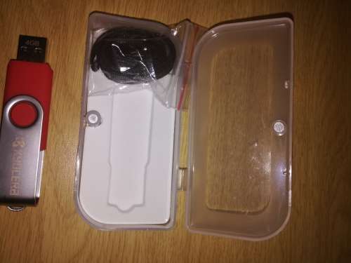 6 x USB 2.0 - Branded flash drive