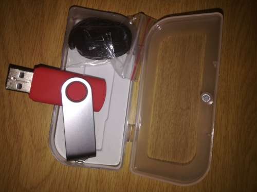 6 x USB 2.0 - Branded flash drive