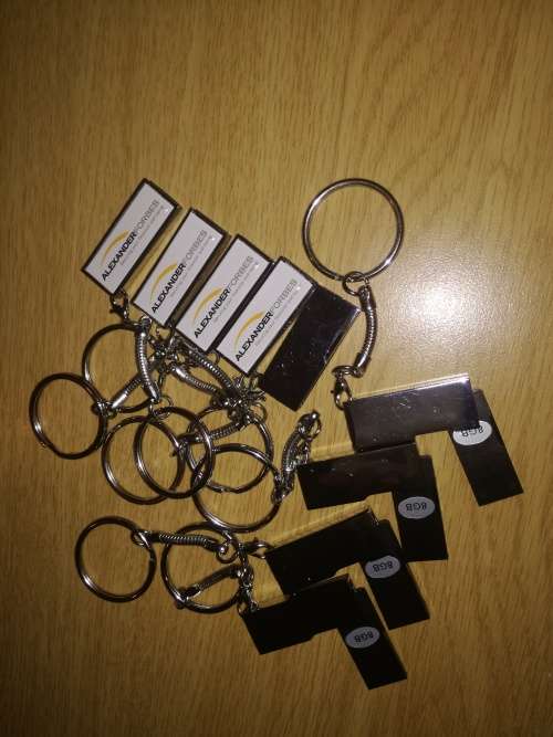9 x USB 2.0 - Branded flash drive