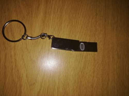 9 x USB 2.0 - Branded flash drive