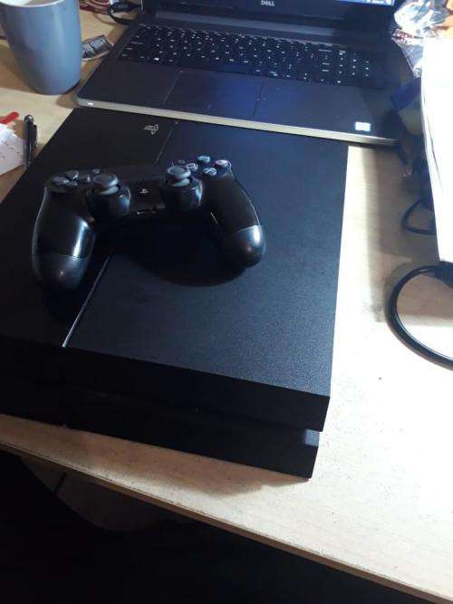 PS4 500GB Console Plus Controller