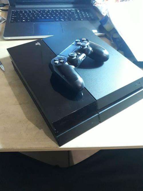 PS4 500GB Console Plus Controller