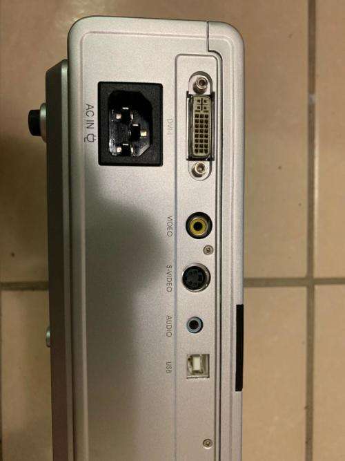 LG DS125-JD data projector