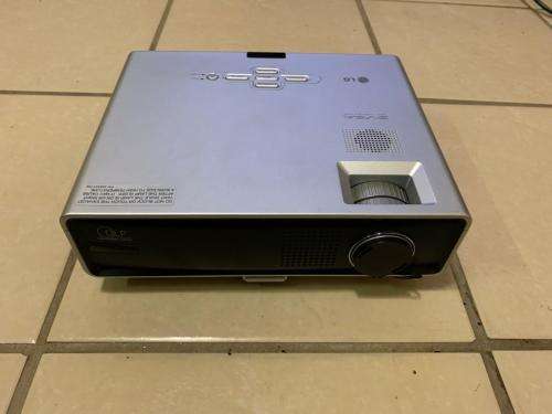 LG DS125-JD data projector