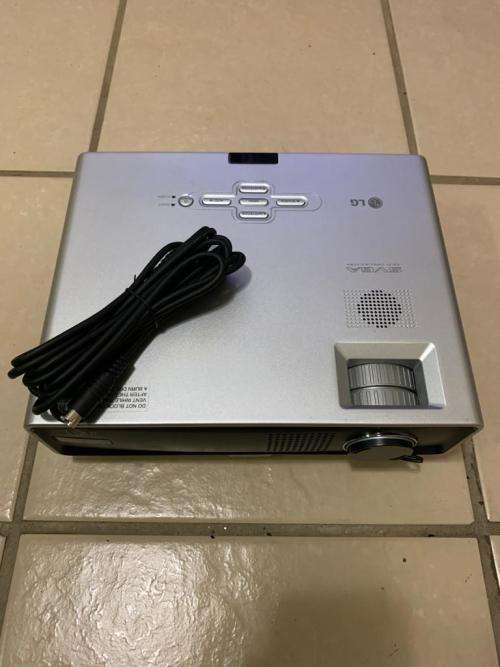 LG DS125-JD data projector