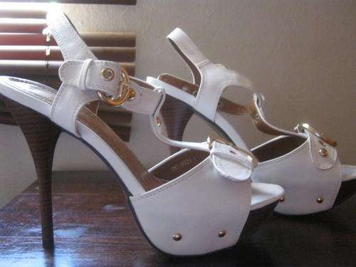 Ladies white and Gold Platform stiletto's sz 6