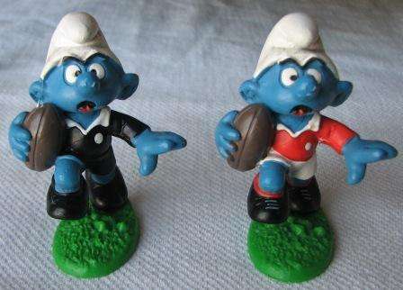 Rugby Smurfs x 2 >>>>>> EXTREMELY RARE