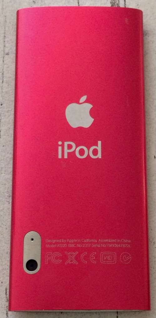 Apple iPod Nano 5th generation 8GB A1320 Including Charger Cable