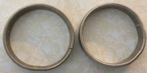 Pair Silver Vintage Style Sleeve Holders Armbands Stretch Metal Shirt Garters