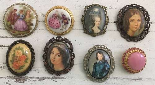 Set Of 8 Collectable brooches