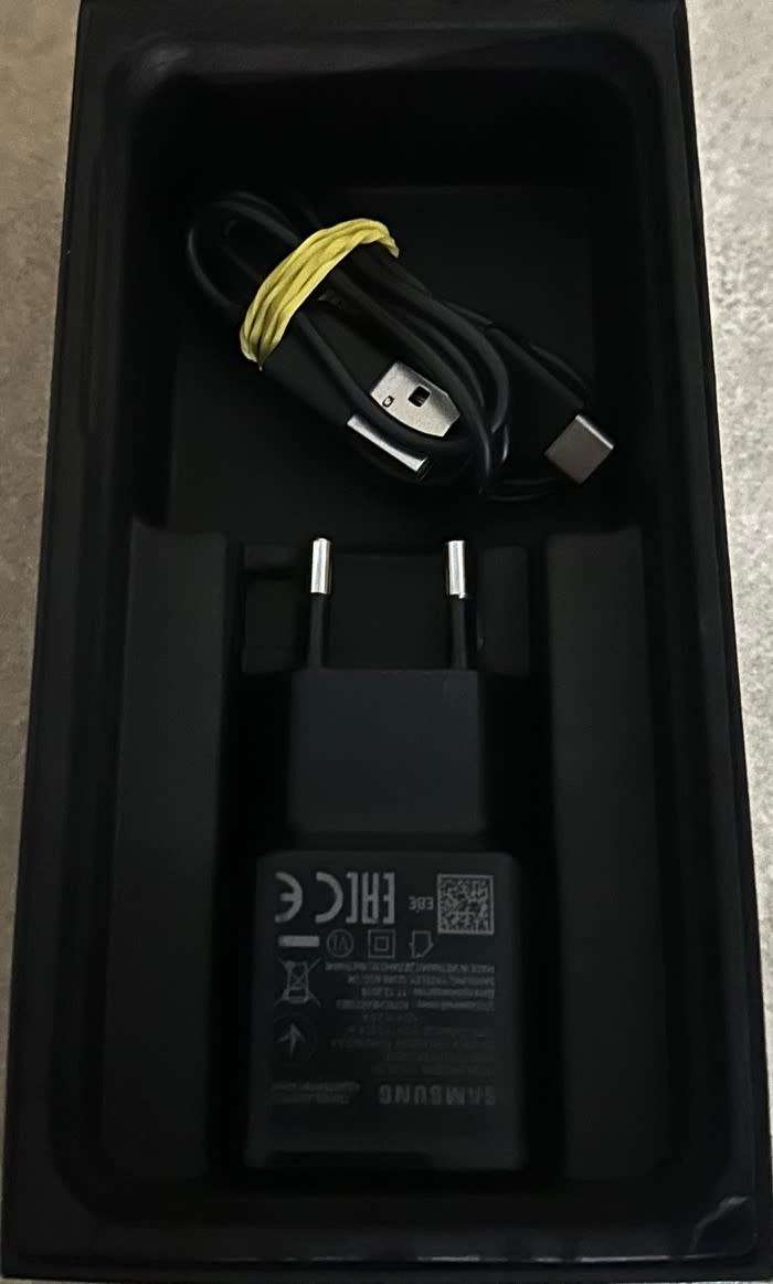 Samsung S10e 128GB Prisim Black Phone Model SM-G970F