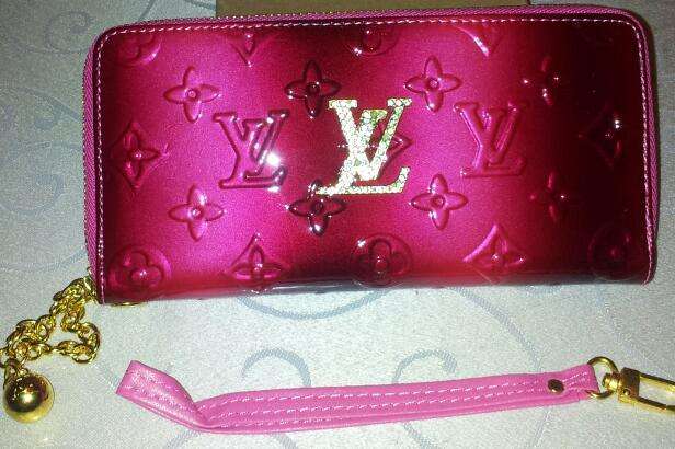 AUTHENTIC LOUIS VUITTON LADIES WALLET