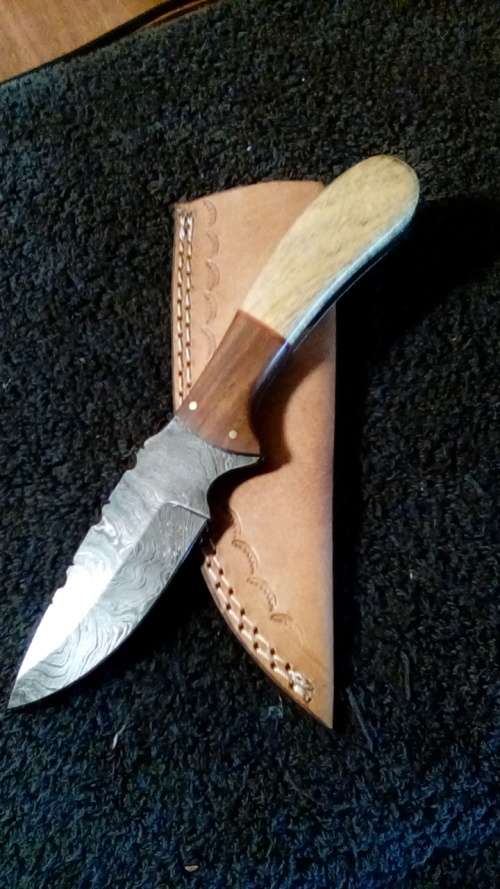Hand Made Damascus Steel Knife