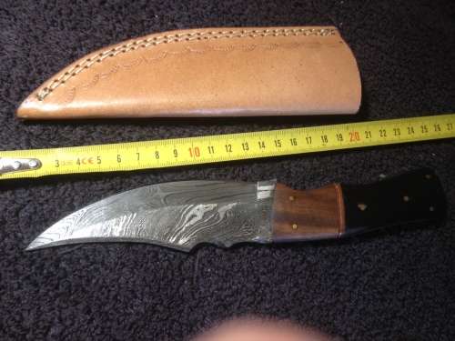 Hand Made Damascus Steel Knife