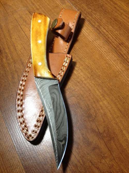 Hand Made Damascus Steel Hunting Knife-NO RESERVE AUCTION !!!