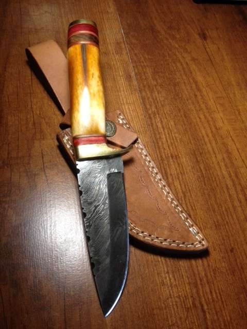 Hand Made Damascus Steel Hunting Knife-NO RESERVE AUCTION !!!