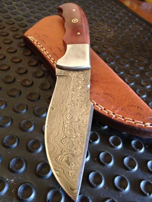 HANDMADE DAMASCUS STEEL HUNTING KNIFE !!!