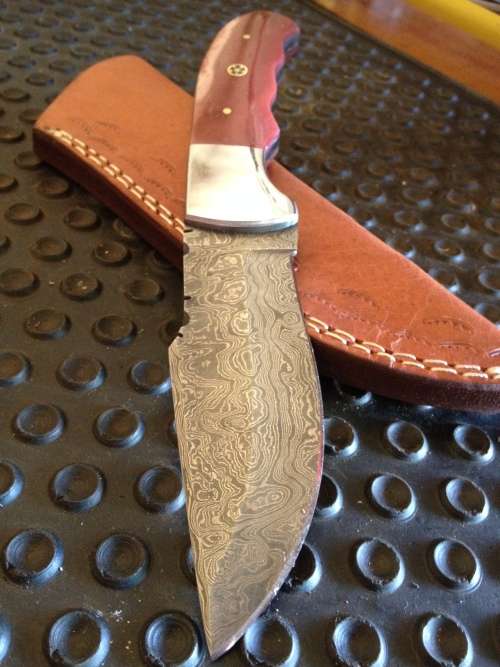 HANDMADE DAMASCUS STEEL HUNTING KNIFE !!!