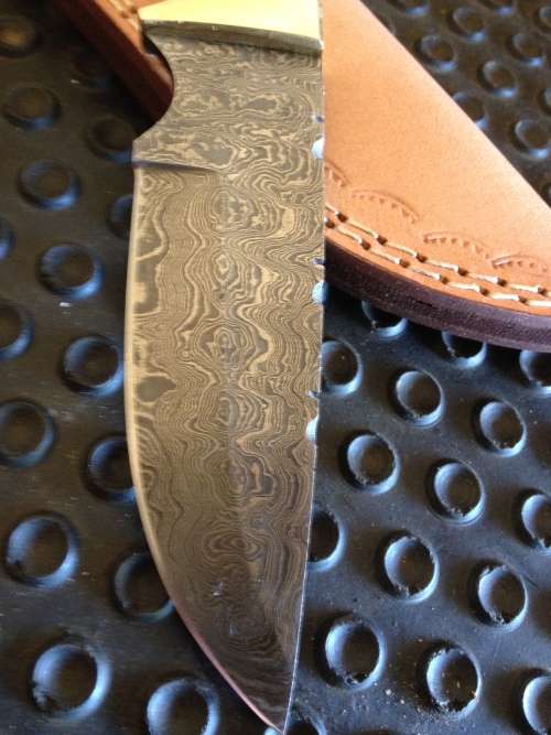 HANDMADE DAMASCUS STEEL HUNTING KNIFE !!!