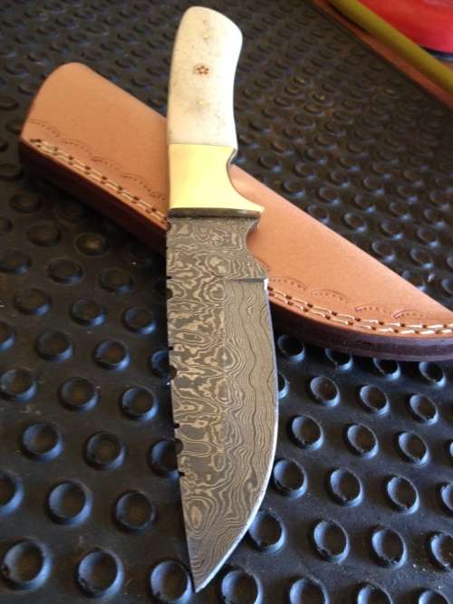 HANDMADE DAMASCUS STEEL HUNTING KNIFE !!!