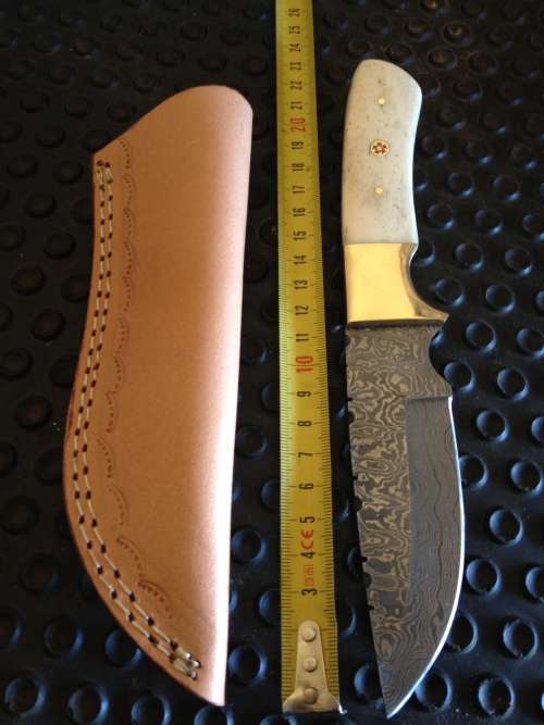 HANDMADE DAMASCUS STEEL HUNTING KNIFE !!!