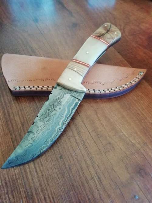 HANDMADE DAMASCUS STEEL HUNTING KNIFE !!!