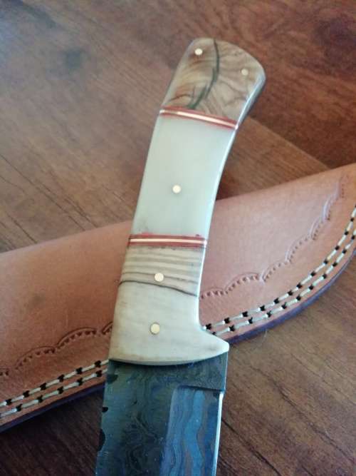 HANDMADE DAMASCUS STEEL HUNTING KNIFE !!!